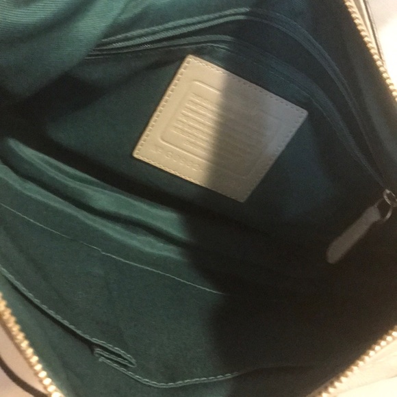 Coach Patent Leather Tan Shoulder Bag. - Picture 7 of 8